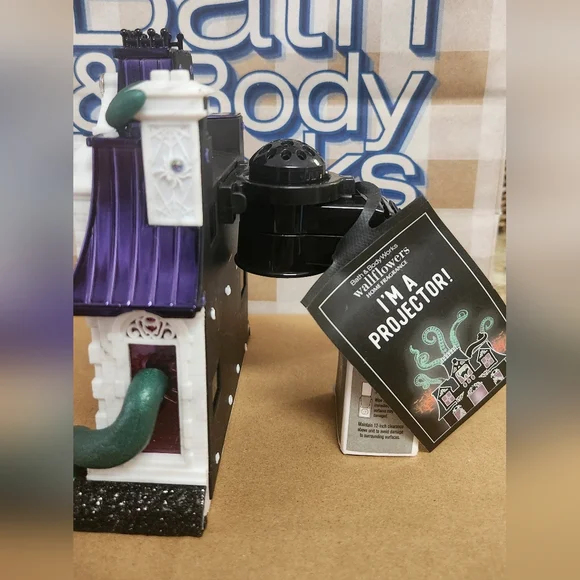 NWT Bath and Body Works Haunted Chateau Wallflower Plug-In Projector - Picture 4 of 6